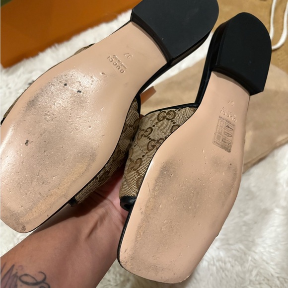 Mormont cloth mules  Gucci sandals beige sizes 37
Good condicion - Picture 2 of 2